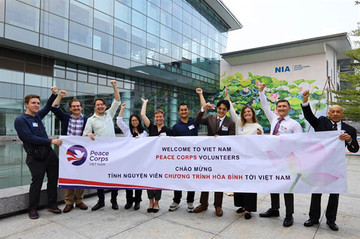 First US Peace Corps volunteers arrive in Vietnam