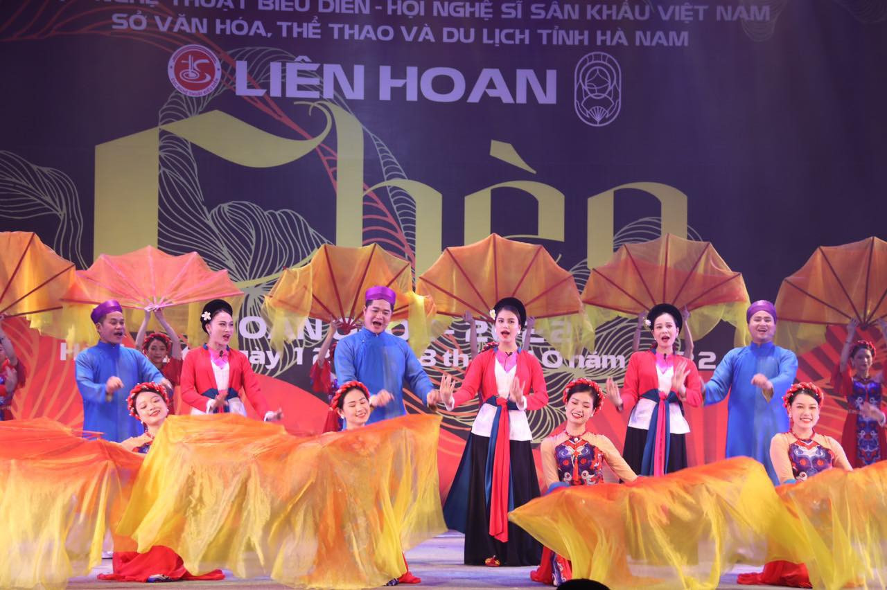 Sân khấu Chèo vang lên những bài ca tình đời, tình người sâu sắc
