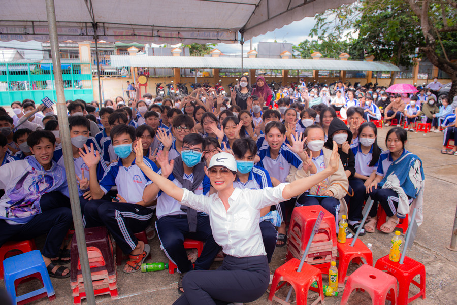 MC Thanh Mai: 'Hãy cho đi để thấy rằng cuộc sống này quá đỗi mến thương'