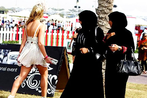 Những quy định về trang phục du khách cần lưu ý trước khi đi Qatar xem World Cup