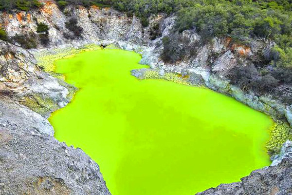 Bí ẩn trong 'phòng tắm của quỷ' nồng nặc mùi trứng thối ở New Zealand