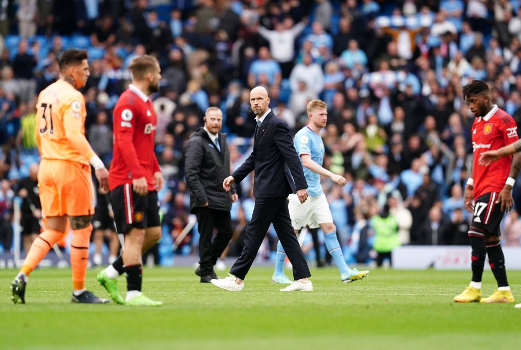 Erik ten Hag là kẻ dối trá khi loại Ronaldo derby Man City vs MU