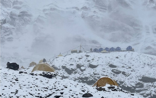 Thời khắc tuyết lở vùi lấp trại căn cứ Manaslu ở Nepal