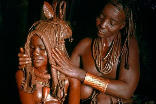 Những nghi thức kỳ quặc trong đêm tân hôn chỉ có ở châu Phi