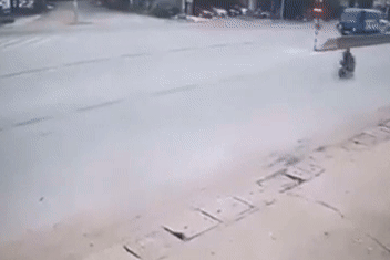 Nóng trên đường: Nhập làn siêu ẩu, KIA Sedona gây hoạ cho xe Hyundai Grand i10