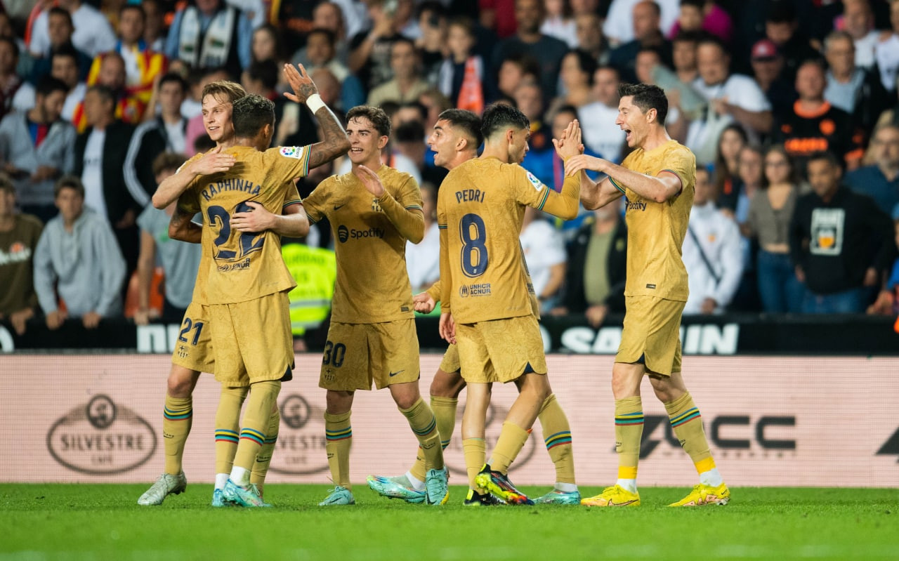 Barca có cùng 31 điểm như đại kình địch Real Madrid, nhưng hơn hiệu số phụ và đá nhiều hơn 1 trận.