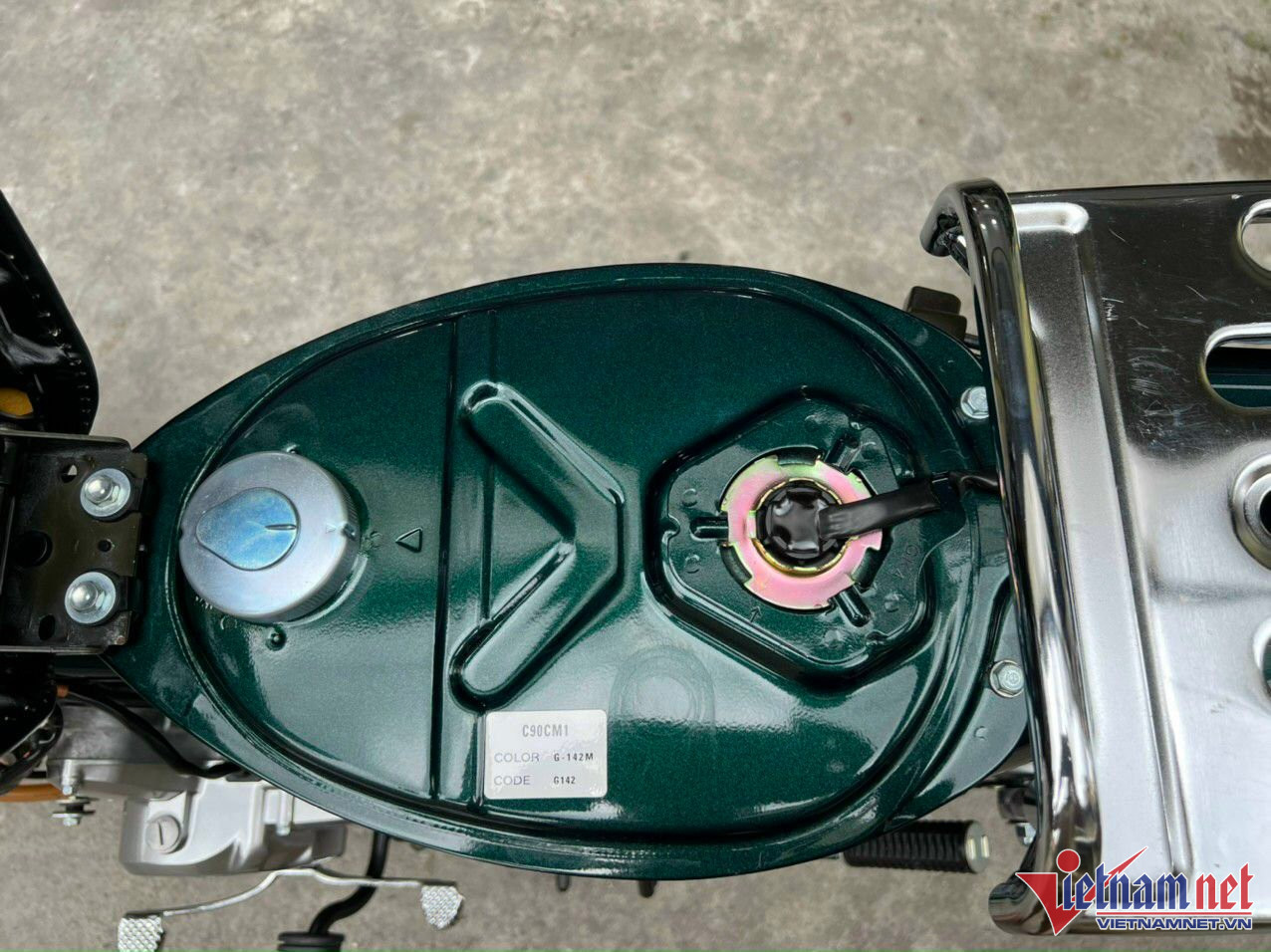 Người Việt trúng đấu giá, bỏ 250 triệu mua Honda Cub 82 đời 2001 “còn zin”