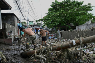 Thiệt hại do bão Nalgae ở Philippines tiếp tục tăng cao