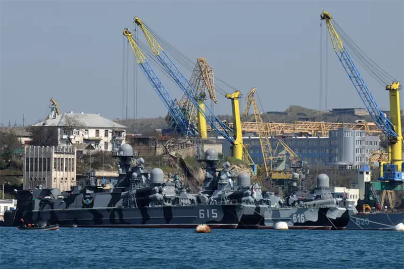 Ukraine đẩy lui tấn công của Nga ở Donetsk, Moscow nhận diện UAV tập kích Hạm đội Biển Đen