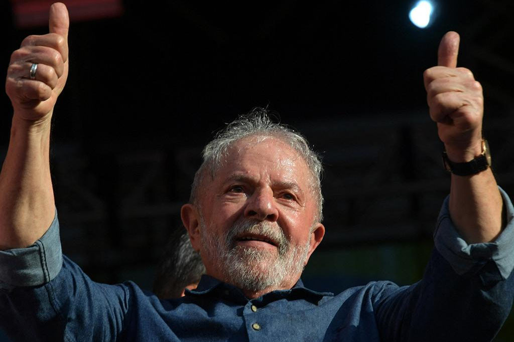 Cựu tổng thống Brazil bất ngờ thắng cử, trở lại nắm quyền