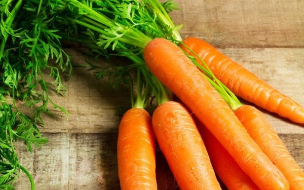 Mua cà rốt nên chọn củ sẫm màu hay nhạt màu? Người trồng nhắc nhở 5 mẹo