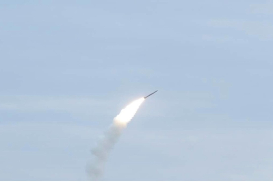 Khắp Ukraine bị tấn công tên lửa, máy bay Nga bị bắn rơi