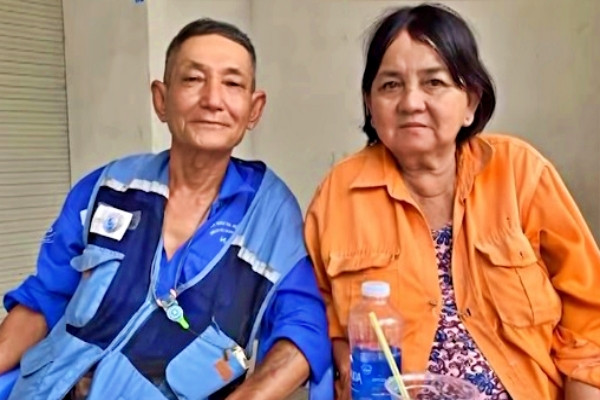 ‘Chủ tịch rác’ kể chuyện tình hi hữu và đám cưới chỉ tốn một con heo