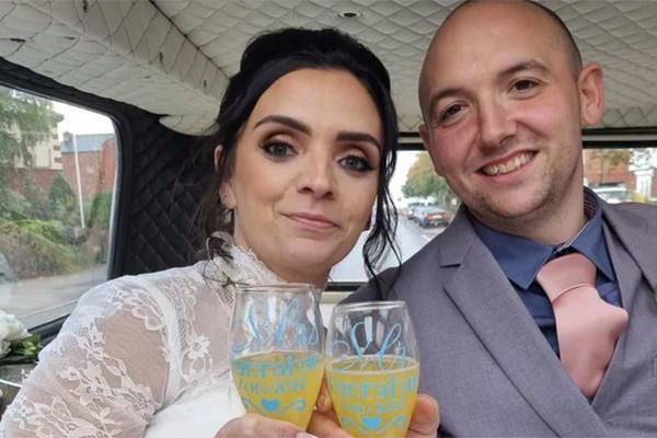 Đang phấn khởi sau hôn lễ, cô dâu chú rể thẫn thờ vì một mất mát không lường trước được