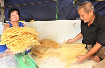 Tofu skin production ensures stable life for Vinh Long village