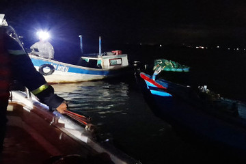 Chìm ghe chở hàu, 3 người bị hất xuống biển ở Khánh Hòa