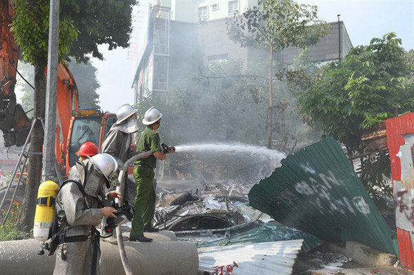 Burning garbage in Hanoi threatens residents' health, property