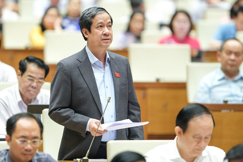 Bộ trưởng Nguyễn Kim Sơn báo cáo Quốc hội tình trạng thừa, thiếu giáo viên