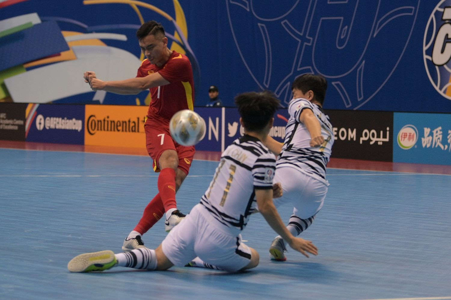 Lịch thi đấu bóng đá hôm nay 4/10: Tứ kết futsal châu Á, sôi động cúp C1