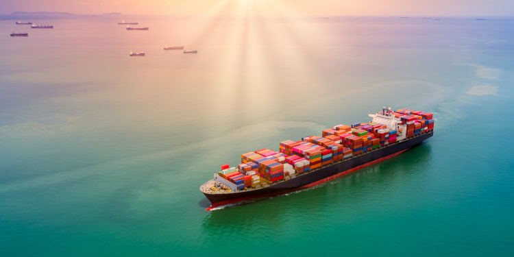 Viet Nam sets course for zero carbon shipping by 2030  - Ảnh 1.