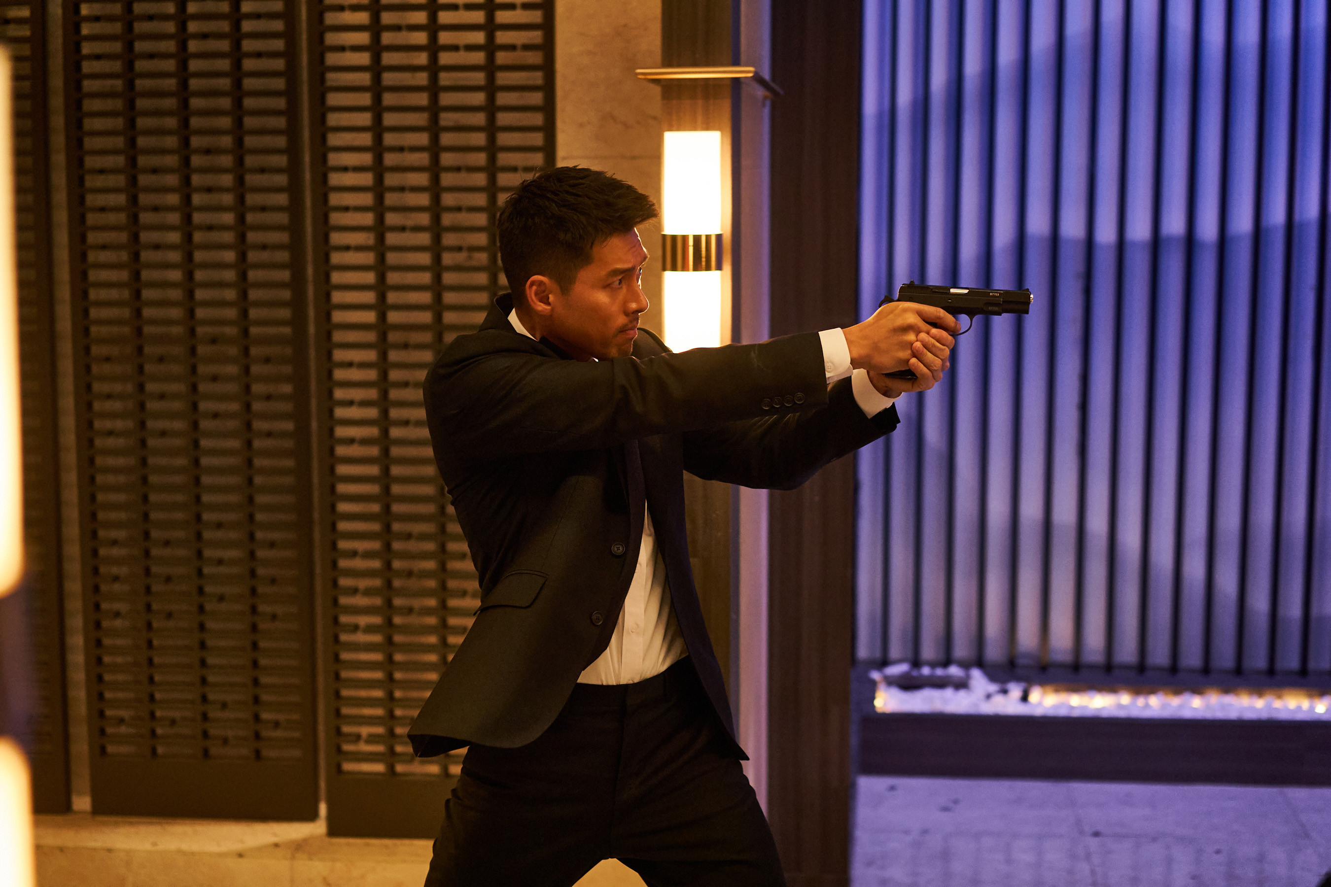 Hyun Bin tái xuất cực ngầu trong vai đặc vụ xuyên quốc gia