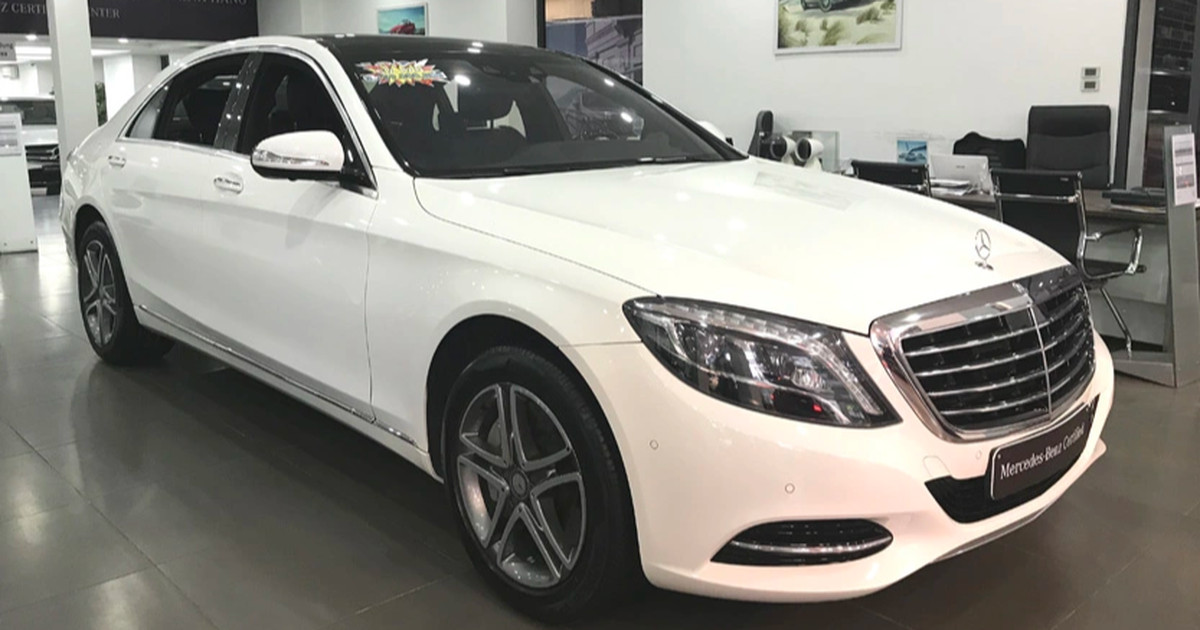 Chi phí sửa Mercedes S400 bị gãy cửa bằng cả chiếc Kia Morning cũ