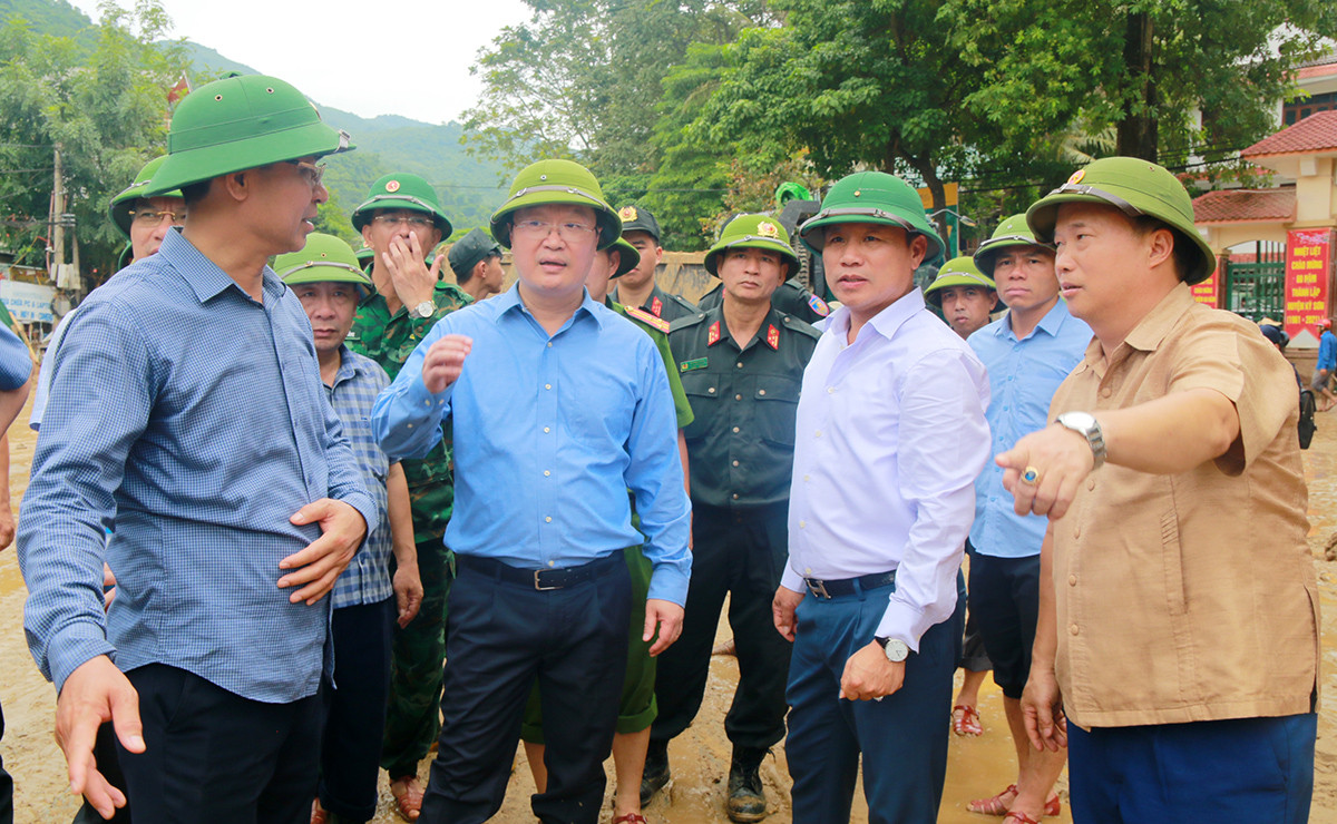 Chủ tịch Nghệ An chỉ đạo ‘không để người dân thiếu ăn, thiếu chỗ ở’ sau lũ