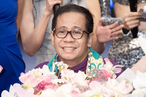 Dàn hoa, á hậu Việt Nam tiếc thương thầy giáo catwalk người Philippines qua đời