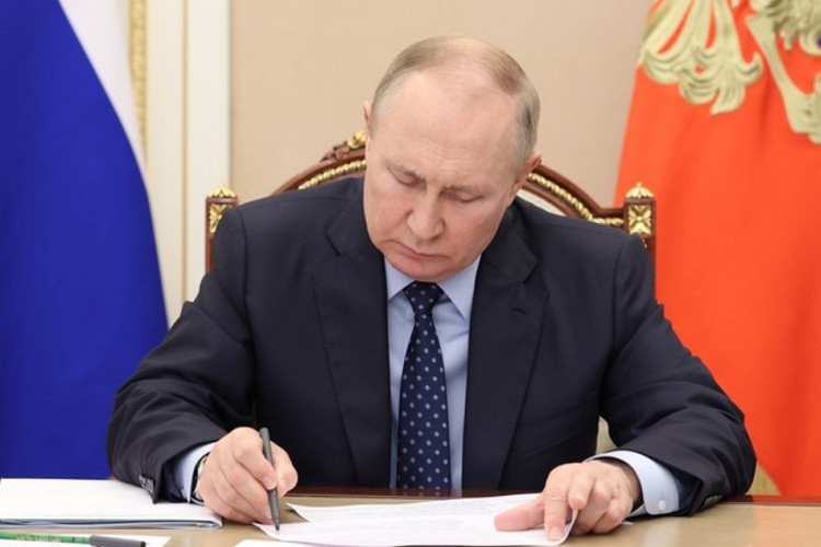 Tổng thống Putin ký 