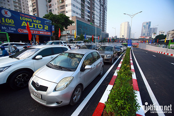 Hà Nội thu phí phương tiện để giảm ùn tắc vào thời điểm thích hợp