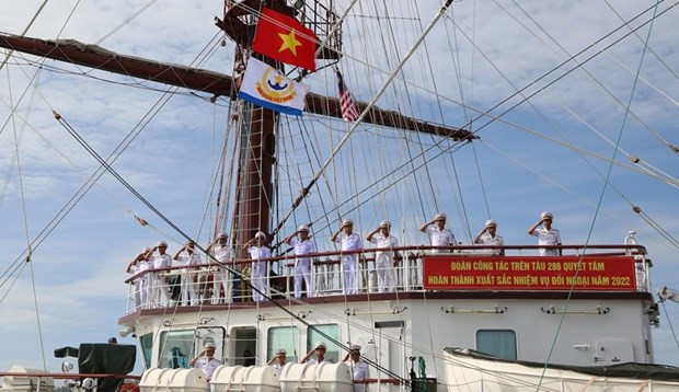 Vietnamese navy ship arrives at Lumut port, beginning Malaysian visit hinh anh 1