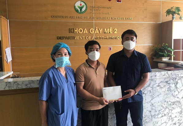 Trao hơn 47 triệu đồng đến anh Nguyễn Xuân Tiến bị tai nạn giao thông