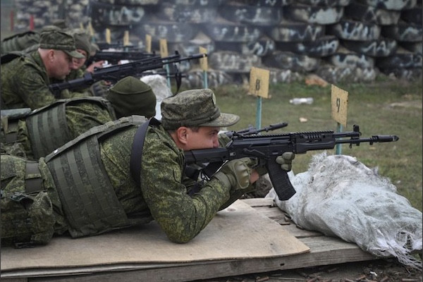Hình ảnh Nga huấn luyện chiến đấu cho tân binh