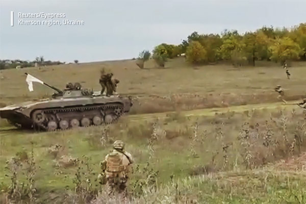 Ukraine tung video lính Nga đầu hàng, quân đội Nga cáo buộc dàn dựng
