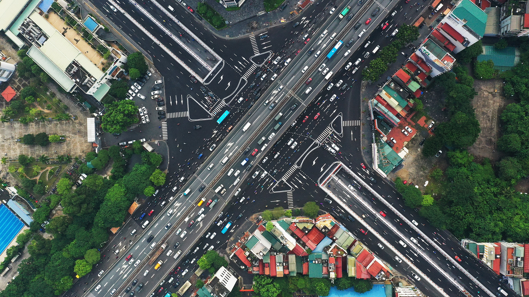 Nút giao nơi vừa thông xe hầm chui 700 tỷ đồng thoáng đãng trong mưa