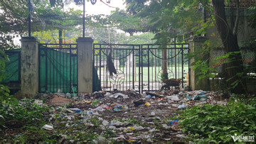 Rác thải ngập công viên Hội An giữa lòng TP Thanh Hóa