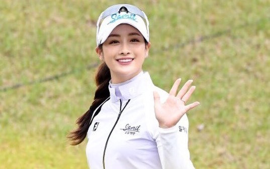 Nhan sắc không thua kém Kim Tae Hee của golf thủ bị đồn ngoại tình với Bi Rain