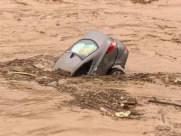 Những lưu ý sau khi “giải cứu” loạt ô tô bị ngập nước ở Nghệ An