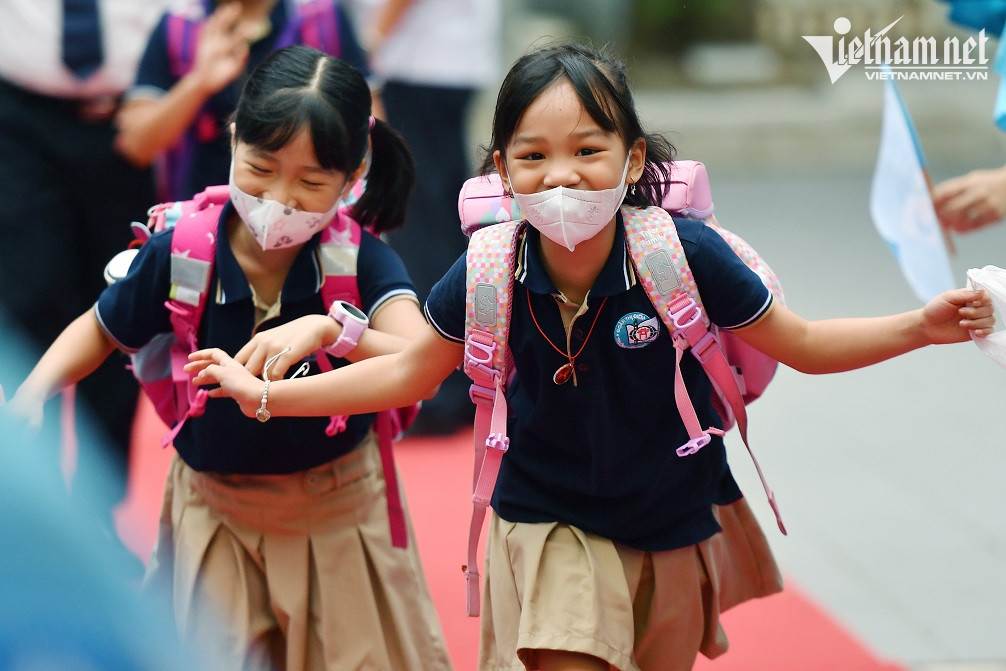 Bé gái lễ phép mời trộm vào nhà và hậu quả đáng tiếc