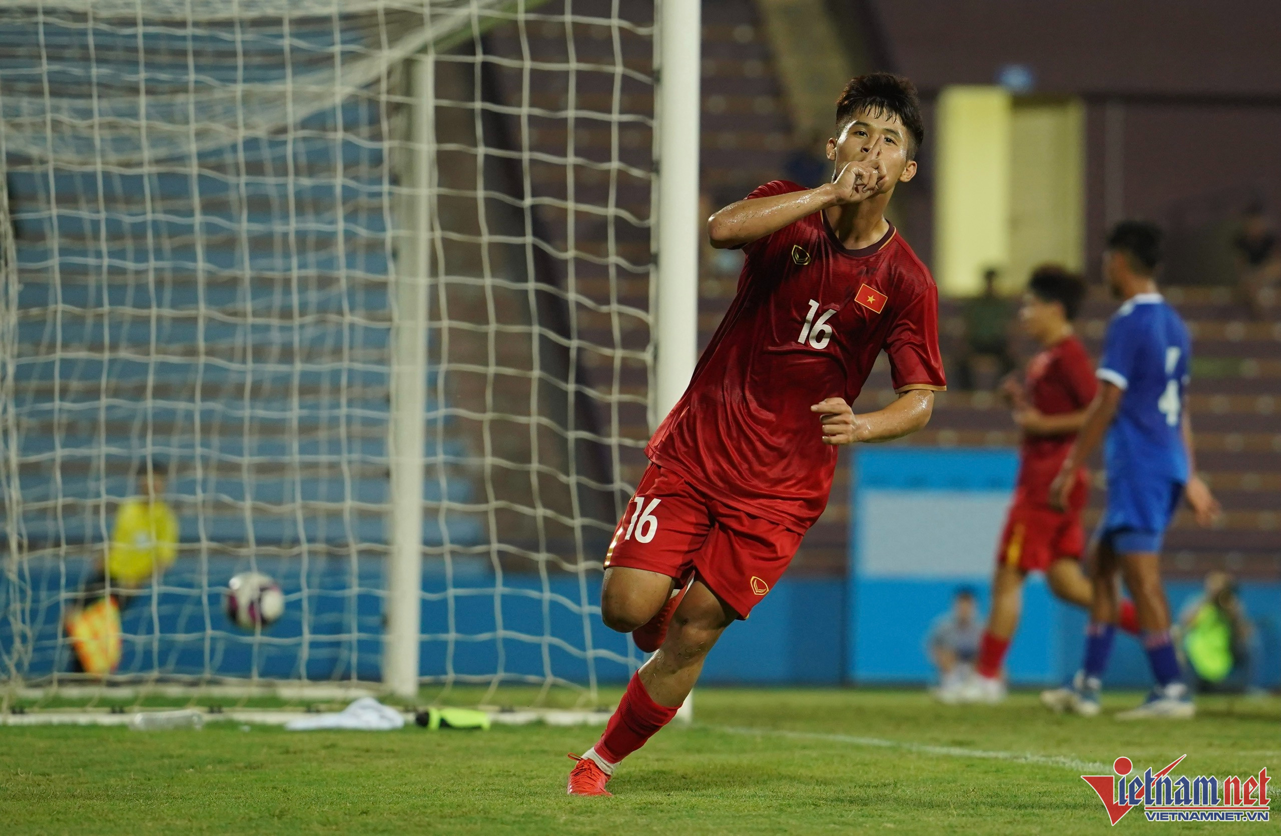 Thắng đậm Nepal, U17 Việt Nam 'khiêu chiến' U17 Thái Lan