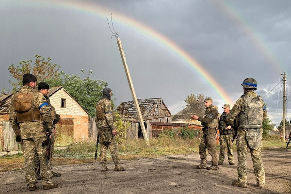 EU gia tăng trừng phạt Nga, Ukraine tái kiểm soát 400km2 lãnh thổ ở Kherson