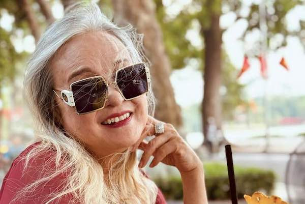 10 năm chiến đấu với ung thư, NSND Hoàng Cúc vẫn là 'bà nội ăn chơi'