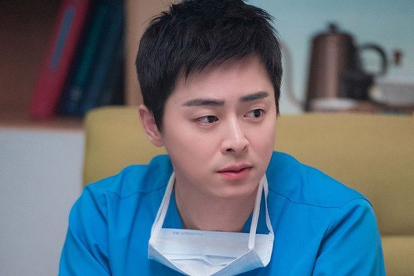 Sau Bi Rain, phía Jo Jung Suk bác tin 'ngoại tình, hẹn hò' nữ golf thủ gợi cảm