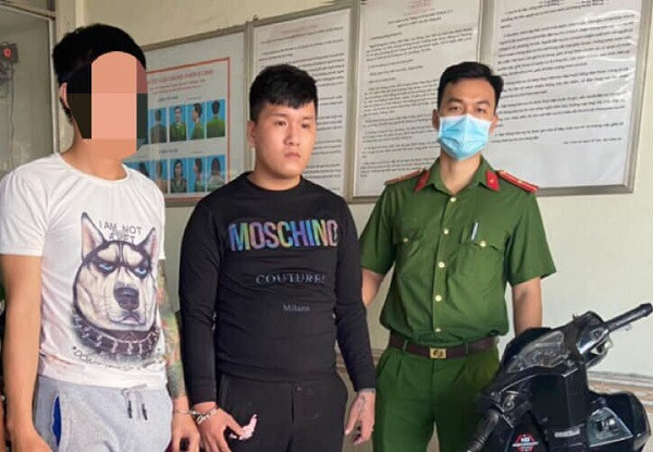 Bị yêu cầu dừng xe, thanh niên tông cảnh sát cơ động bất tỉnh
