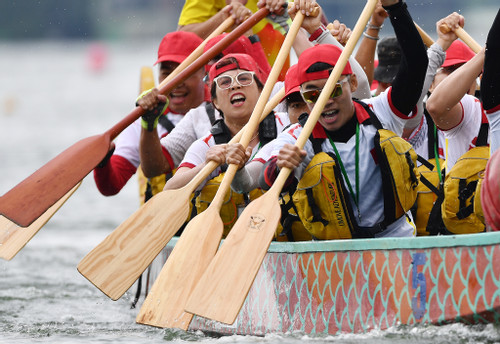 Các đội đua thuyền Tây Hồ thể hiện sức mạnh tại giải Hà Nội mở rộng