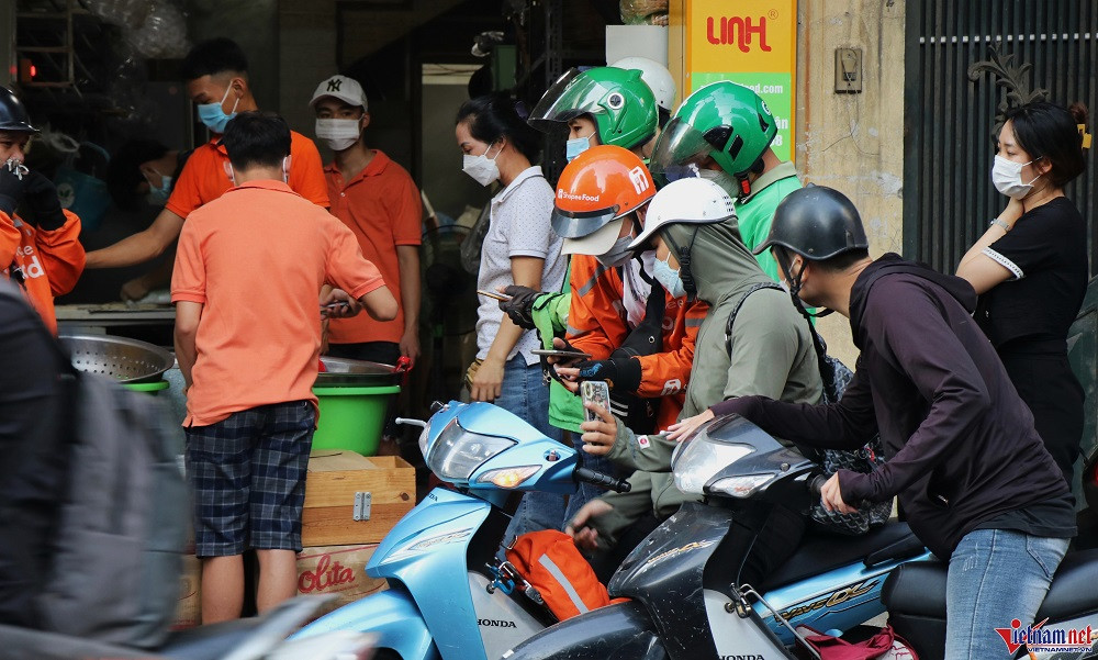 Người tiêu dùng Việt Nam nghiện dịch vụ giao đồ ăn và mua hàng online