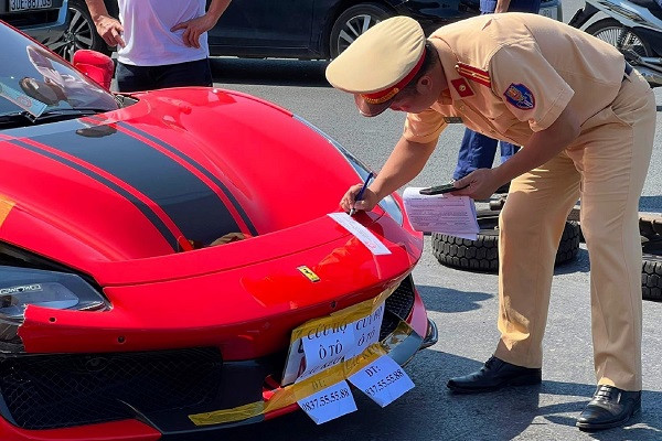 Lái xe Ferrari tông chết người là ai, bao giờ phải ra trình diện?