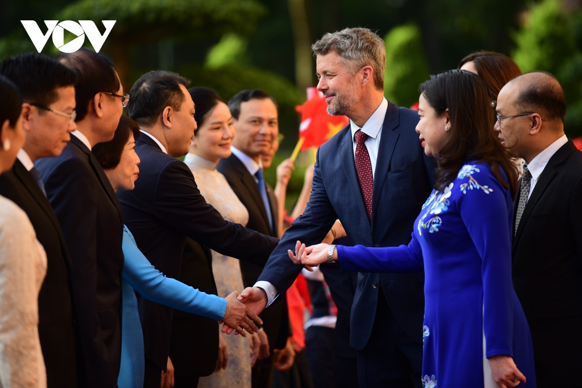 danish crown prince warmly welcomed upon arrival in vietnam picture 5