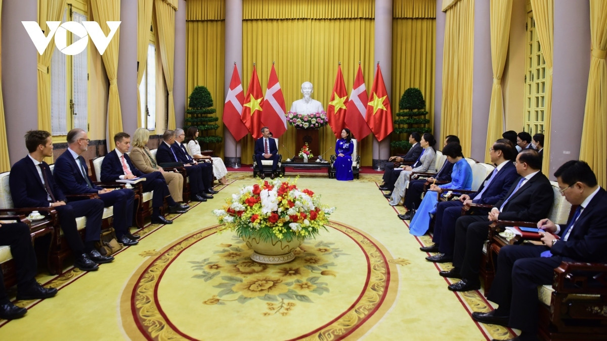 danish crown prince warmly welcomed upon arrival in vietnam picture 9