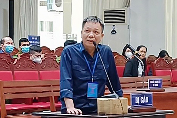Vụ buôn lậu 200 triệu lít xăng: Bị cáo 'ra đầu thú' chứ không bị bắt giam